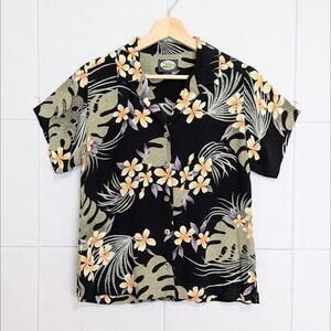 Vintage y2k Tommy Bahama rayon tropical Hawaiian camp shirt